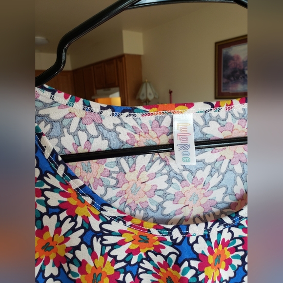 NWOT gleaming gardenias top, lularoe - Picture 2 of 15